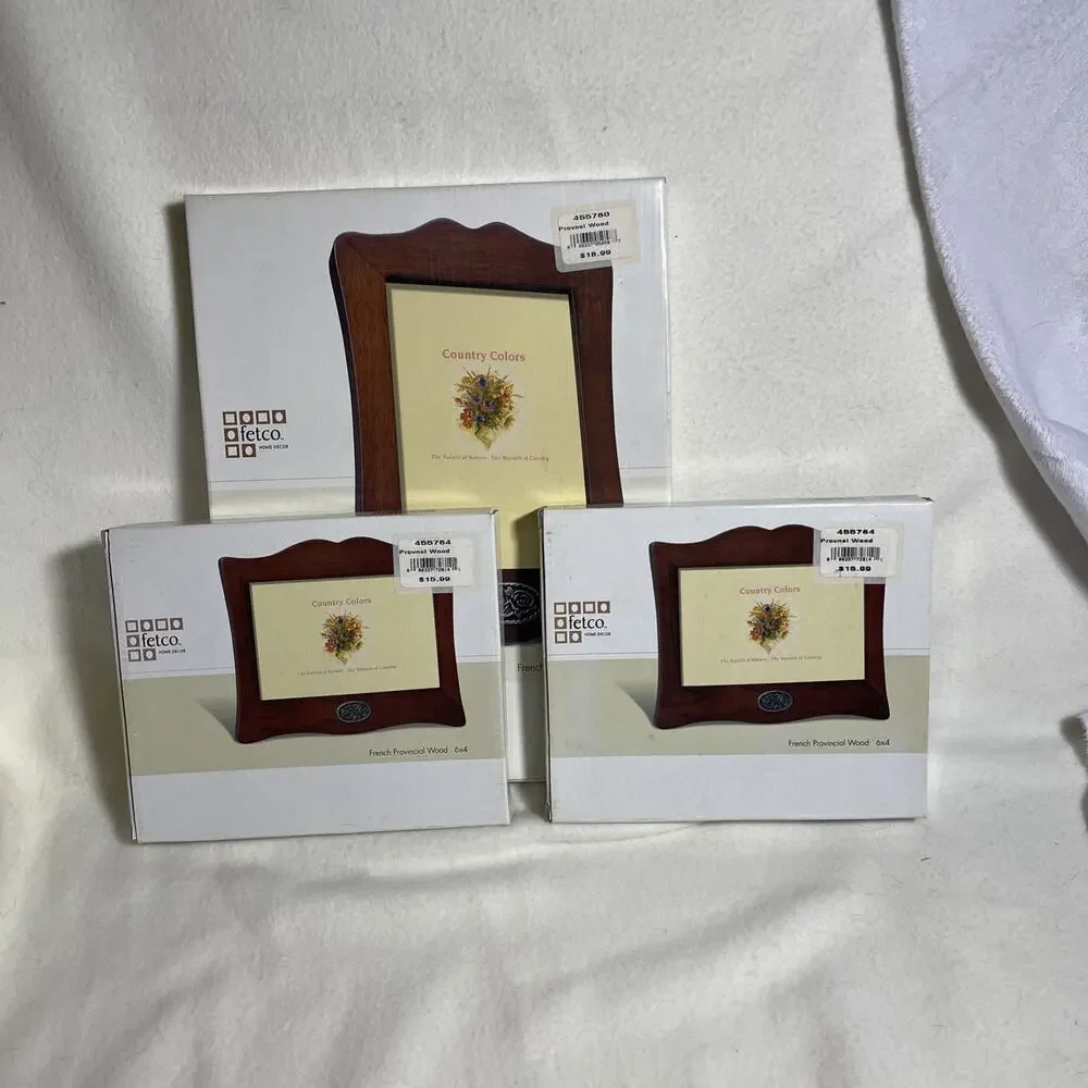 1- VTG Fetco Handcraft 8x10in, and 2, 6x4 Picture Frames